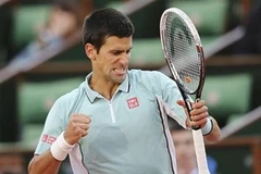 Roland Garros: Djokovic gặp khó trong ngày ra quân