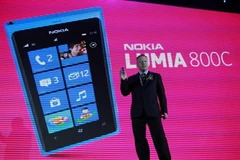 Nokia giới thiệu smartphone Lumia 800C tại Bắc Kinh. (Nguồn: AP)