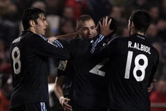 Niềm vui của các cầu thủ Real Madrid trong trận thắng Deportivo. (Ảnh: AP)