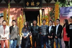 Ê kíp làm phim “Tân thiếu lâm tự” tại buổi họp báo. (Internet)