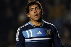 Tevez bày tỏ sự thất vọng sau khi không thực hiện thành công quả penalty. (Nguồn: Reuters)