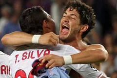 Niềm vui của Pato và Silva. (Nguồn: AP)