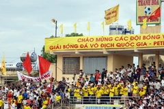 Cổ động viên trên khán đài sân Thanh Hóa. (Nguồn: Internet)