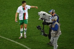 Hành động không đẹp của Ronaldo. (Nguồn: Getty Images)