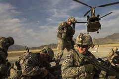 Quân đội NATO tại Afghanistan được tiếp vận. (Nguồn: AP)