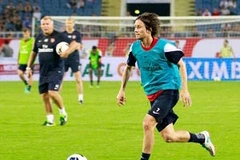 Rosicky tỏ ra rất năng nổ dù bị ho.