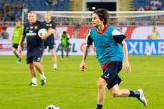 Rosicky tỏ ra rất năng nổ dù bị ho.