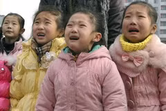 Hàng ngàn người đội tuyết tiễn đưa ông Kim Jong-Il