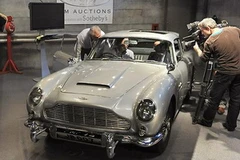 Triệu phú Thụy Sĩ rao bán Aston Martin của 007