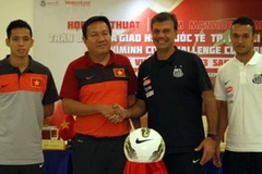 HLV Hoàng Văn Phúc tự tin giành chiến thắng trước U23 Santos.