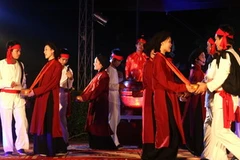 Hát trống quân. (Ảnh: Anh Tuấn/TTXVN)