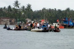 Tìm kiếm nạn nhân. (Nguồn: Công Lý)