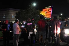 Cảnh sát đều tra hiện trường vụ xả súng tại buổi chiếu “The Dark Knight Rises.” (Nguồn: AP)