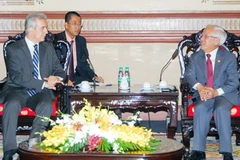 Chủ tịch Ủy ban nhân dân thành phố Hồ Chí Minh Lê Hoàng Quân tiếp ông Stanislaw Tillich, Thủ hiến bang Sachsen (Đức). (Ảnh: Hoàng Hải/TTXVN)