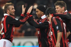 Beckham chia vui cùng đồng đội trong ngày ra mắt trở lại ở AC Milan. (Ảnh: AFP)