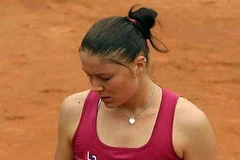 Safina chỉ còn biết cúi đầu chấp nhận thất bại. (Ảnh: Getty Images) 