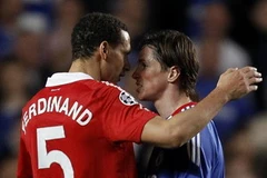 Ferdinand và Torres có khá nhiều tình huống va chạm. (Nguồn: Reuters)