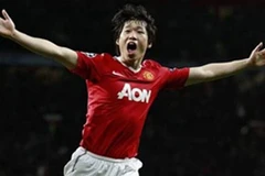Park Ji-sung sẽ chơi cho M.U thêm 2 năm. (Nguồn: AP)
