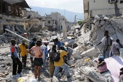 Port-au-Prince bị tán phá sau khi động đất xảy ra. (Nguồn: AFP)