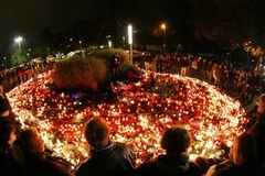 Mọi người bày tỏ sự thương tiếc sâu sắc đối với cái chết của Robert Enke. (Ảnh: Reuters)