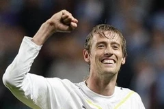 Peter Crouch có thể sẽ phải ra đi sau một mùa giải thành công cùng Tottenham. (Nguồn: AP)