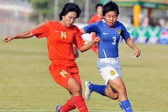 Kim Chi (14) mở tỷ số cho tuyển nữ Việt Nam trước Myanmar. (Ảnh: Quốc Khánh/TTXVN)