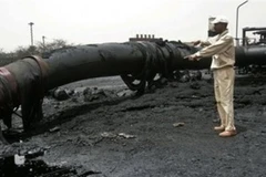 Ống dẫn dầu bị cháy. (Nguồn: AP)