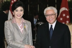 Thủ tướng Thái Lan Yingluck và Tổng thống Tony Tan Keng Yam. (Nguồn: Reuters)