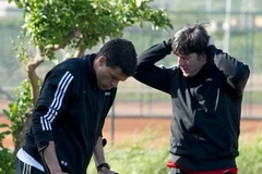 Ballack và huấn luyện viên Joachim Loew có mặt tại trại tập trung của đội tuyển Đức ở Sicily, Italy. (Ảnh: Getty Images)