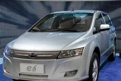 Ôtô điện e6 được giới thiệu tại Triển lãm Ôtô Quốc tế đang diễn ra ở Detroit, Michigan. (Ảnh: Reuters)