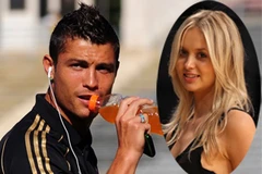 Ronaldo ngẩn ngơ vì người đẹp Amalie Wichmann. (Nguồn: Getty)