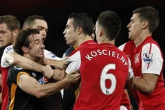 Arsenal (áo đỏ) hòa thất vọng trước Wolves. (Nguồn: Reuters)