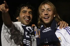 Raul và Guti khi còn ở Real Madrid. (Nguồn: Reuters)