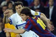 Messi và Zanetti sẽ luôn đối đầu như thế này ở cấp câu lạc bộ. (Nguồn: Getty Images)