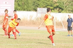 Các cầu thủ U23 Việt Nam tập dứt điểm sáng 8/12. (Ảnh: TT&VH)