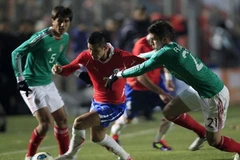 Sanchez luôn bị kèm khá chặt. (Nguồn: Reuters)