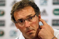 HLV Laurent Blanc ngồi vào "ghế nóng" tại AS Roma