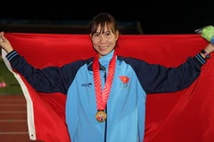 Thanh Hằng giành HCV nội dung chạy 1.500m. (Ảnh: Quang Nhựt/TTXVN)