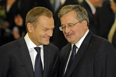 Thủ tướng Tusk (trái) và Tổng thống Bronislaw Komorowsky. (Nguồn: Getty Images)