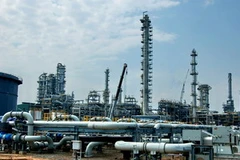 Khu trung tâm nhà máy lọc dầu Dung Quất. (Ảnh: Nguyễn Đăng Lâm/TTXVN)