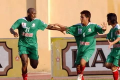 Tostao (trái) - một trong 2 tiền đạo ngoại binh đủ tiêu chuẩn nhập Quốc tịch Việt Nam của Thanh Hóa. (Ảnh: TT&VH)