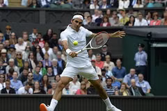 Roger Federer bị "sờ gáy" vì đi giày quá điệu đà