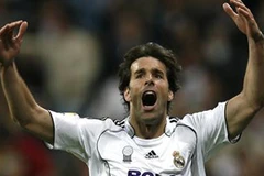 Van Nistelrooy từng được cho rằng sẽ cập bến Hà Nội T&T.