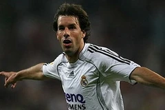 Người hâm mộ sẽ không còn được nhìn thấy Nistelrooy ăn mừng như thế này trong màu áo Real Madrid. (Ảnh: Getty Images)