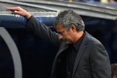 Jose Mourinho không giấu được sự thất vọng sau thất bại. (Nguồn: Getty Images)