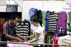 Người tiêu dùng Việt Nam. (Ảnh: Hoàng Hải/TTXVN)