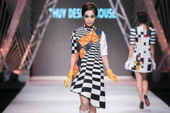 Bộ sưu tập 'Cô ba Sài Gòn' vừa được giới thiệu trong khuôn khổ Tuần lễ thời trang quốc tế Việt Nam Thu Đông 2017-Vietnam International Fashion Week Fall/Winter 2017. (Ảnh: BTC)