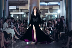 Bộ sưu tập Thu Đông 2017 'Khu vườn của mẹ' vừa ra mắt cuối tuần qua giữa không gian đậm tính văn hóa của Bảo tàng lịch sử Hà Nội. (Ảnh: BTC)