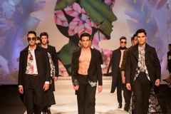 Bộ sưu tập thời trang Thu Đông 2017 “Self Portrait” của thương hiệu IVY moda vừa ra mắt giới mộ điệu cuối tuần qua. (Ảnh: BTC)