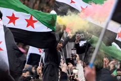 Người Syria ở Berlin ăn mừng sự sụp đổ của Tổng thống Bashar al-Assad. (Nguồn: AFP/France 24)